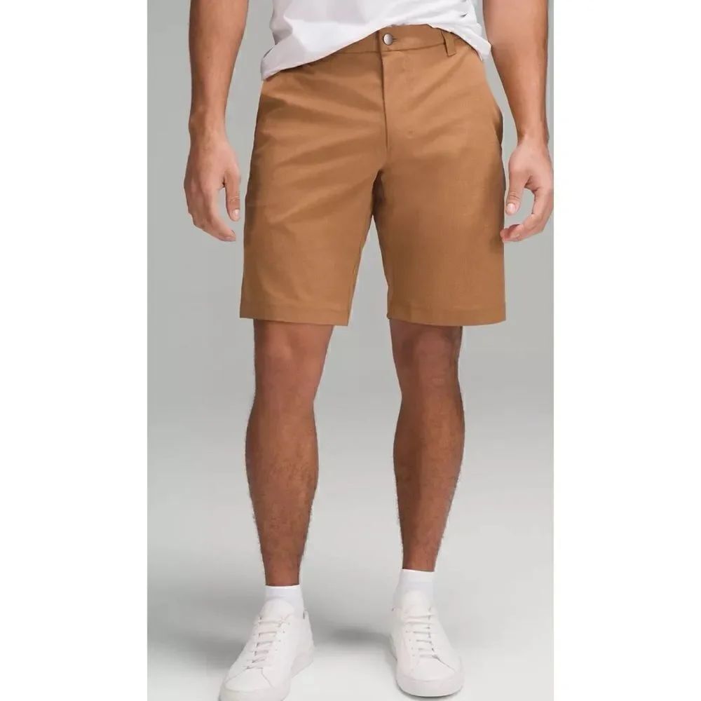 Lululemon Commission Classic-Fit Short 10"
WovenAir in Bold Beige Shorts Size 34